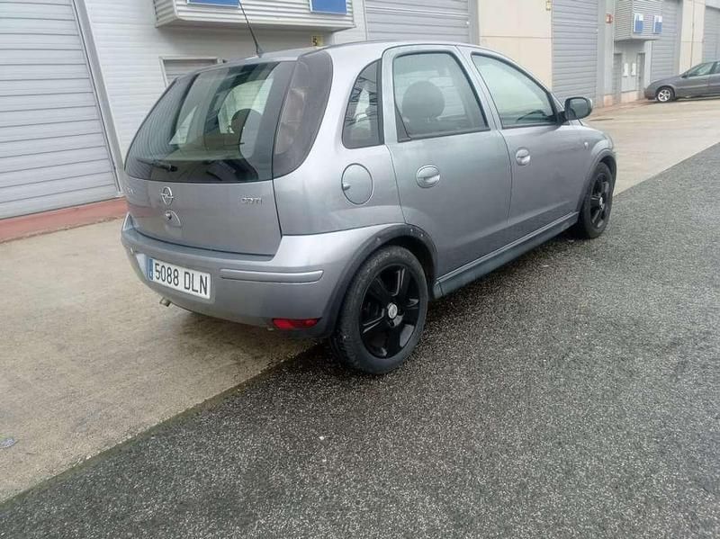 Usado Opel Corsa Essentia 69 CV (50 kW) 2005 Plateado Utilitario