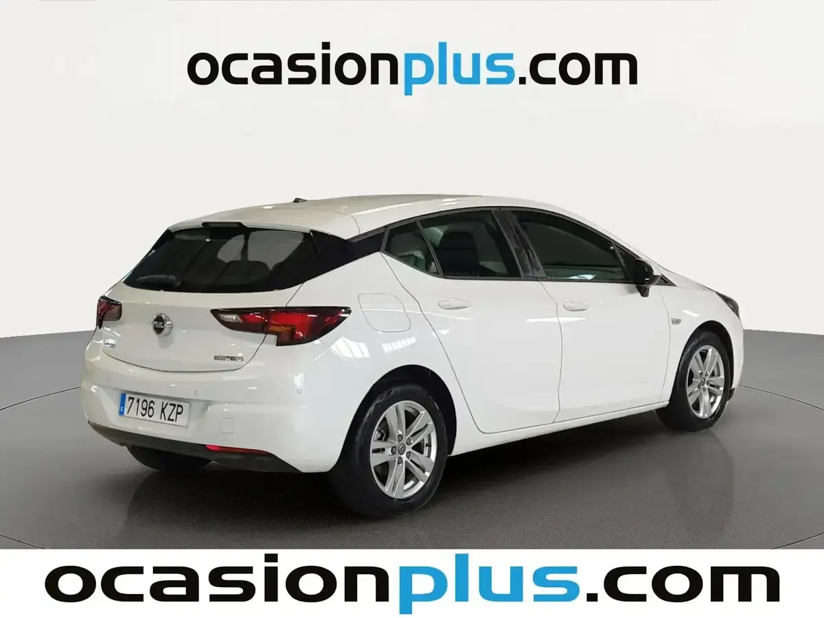 Używany Opel Astra Selective 110 KM (80 kW) 2019 Biały Sedan/Limuzyna