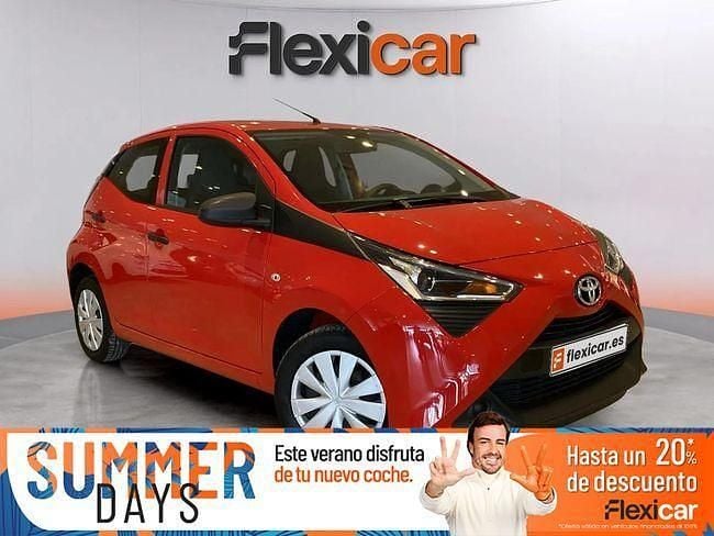 Usado Toyota Aygo X-play 72 CV (52 kW) 2021 Rojo Utilitario