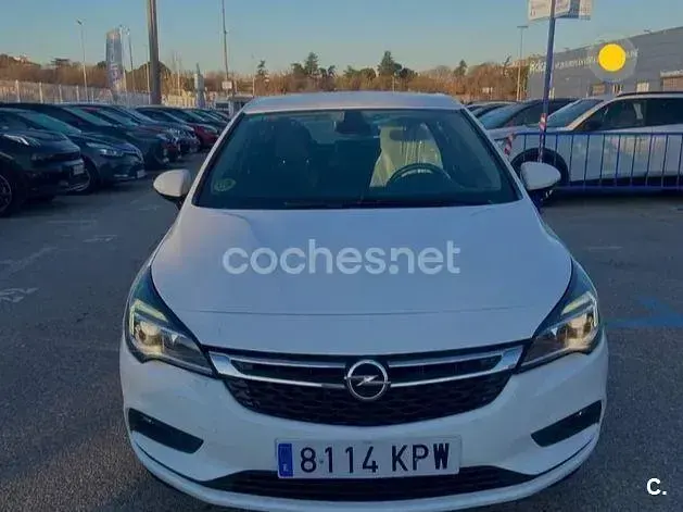 Usado Opel Astra Dynamic 110 CV (80 kW) 2018 Blanco Berlina