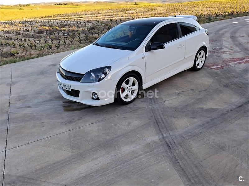 Usado Opel Astra GTC Sport 140 CV (102 kW) 2009 Blanco Berlina