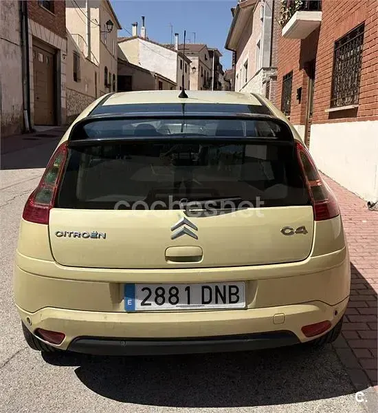Usado Citroën C4 110 CV (80 kW) 2006 Amarillo Berlina