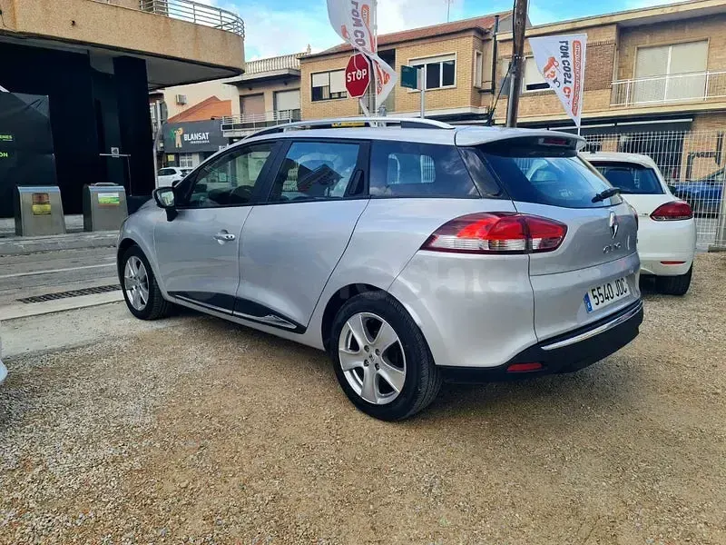 Usado Renault Clio 90 CV (66 kW) 2015 Gris / plata Familiar
