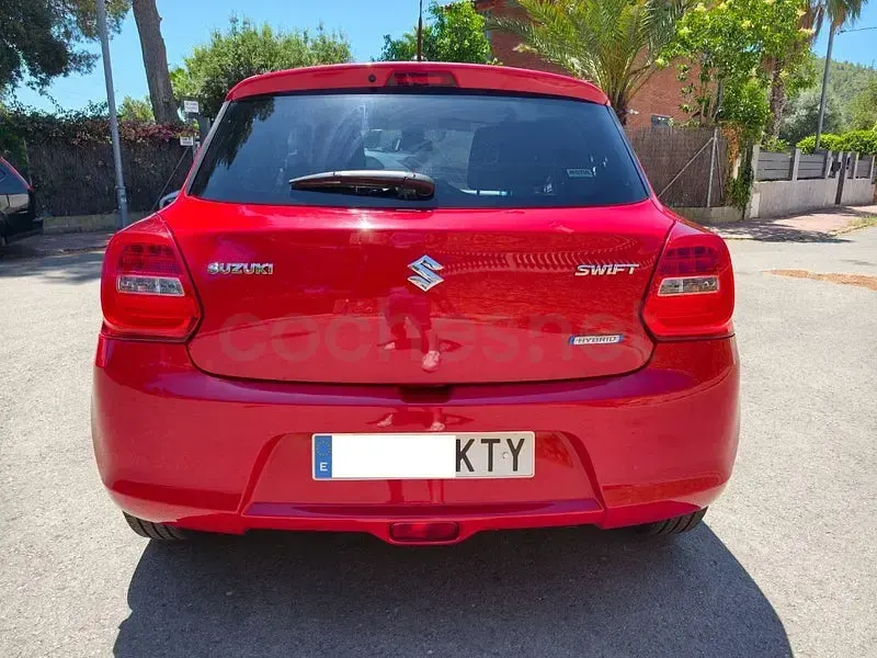 Usado Suzuki Swift GLX 111 CV (81 kW) 2018 Rojo Utilitario