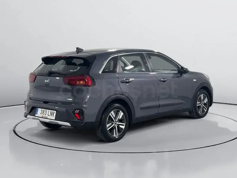 Usado Kia Niro 141 CV (103 kW) 2021 Gris / plata SUV