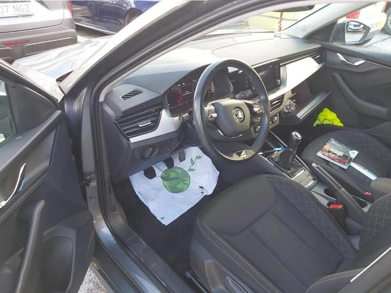 Usado Skoda Kamiq 150 CV (110 kW) 2022 Gris/plata SUV
