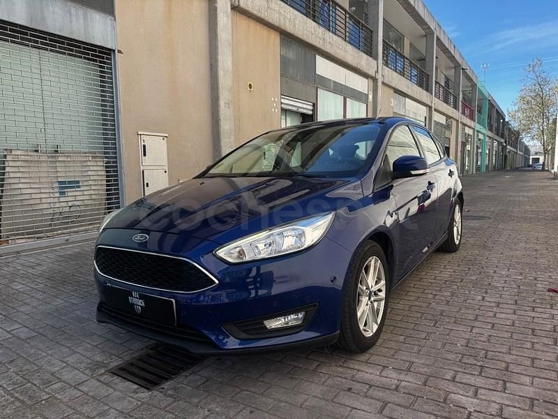 Begagnad Ford Focus Sport 115 HK (84 kW) 2015 Blå Sedan