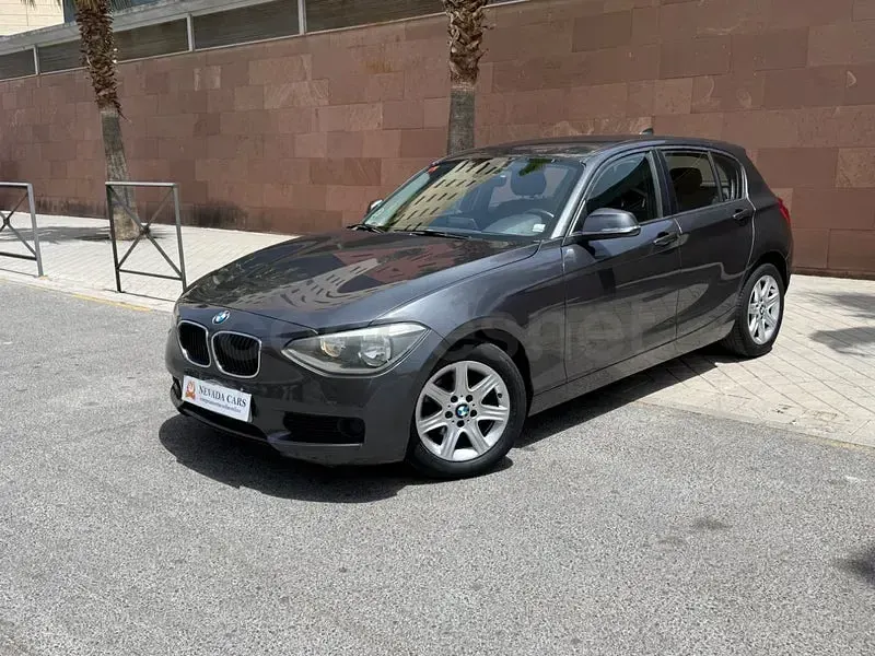 Usado BMW 116 116 CV (85 kW) 2013 Gris / plata Utilitario