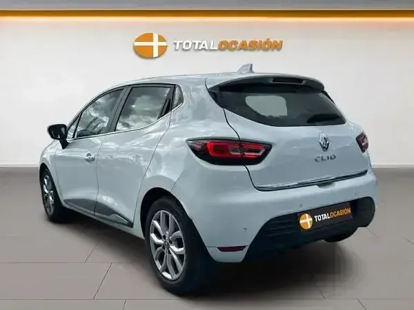Usado Renault Clio IV Zen 120 CV (88 kW) 2017 Blanco Berlina