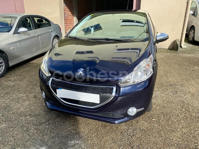 Negro Usado 2015 Peugeot 208 Style Utilitario | 7900 € (Un poco caro) - Imagen 1/4
