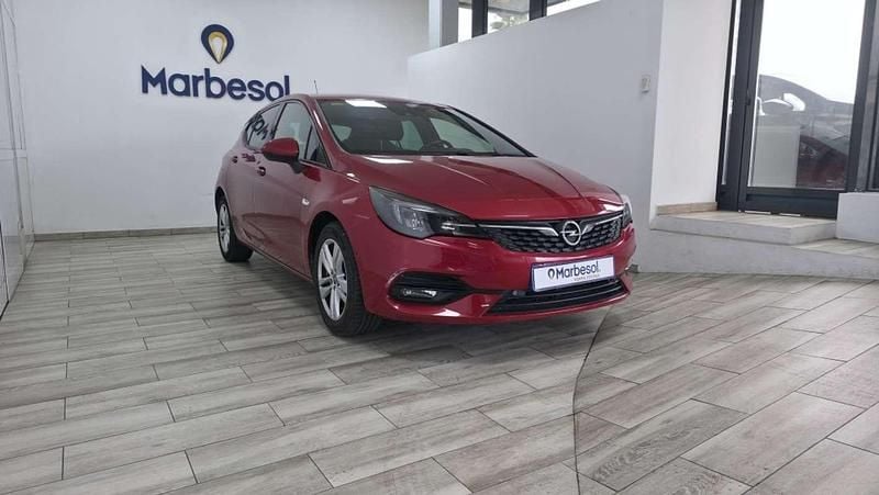 Usado Opel Astra Selective 105 CV (77 kW) 2020 Burdeos Utilitario