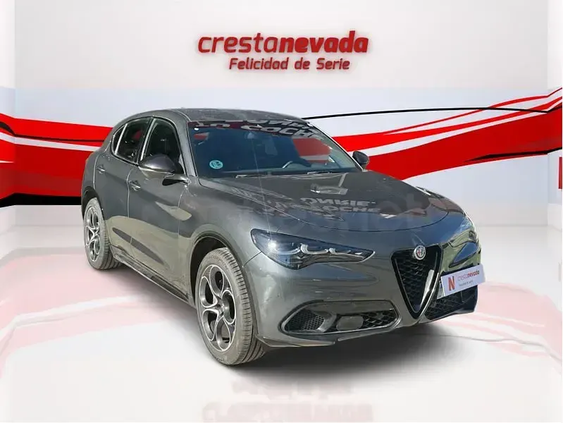 Usado Alfa Romeo Stelvio Veloce 210 CV (154 kW) 2023 Gris / plata SUV