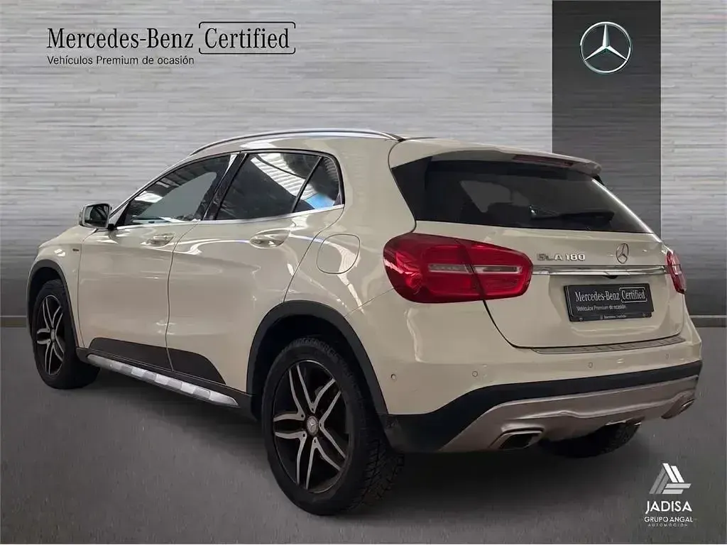 Usado Mercedes GLA180 Urban 122 CV (89 kW) 2016 Blanco SUV