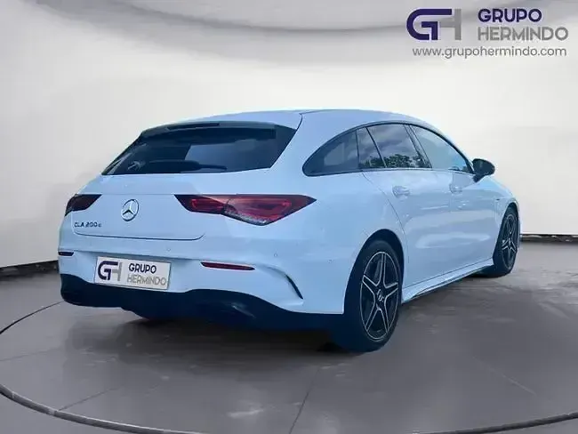 Usado Mercedes CLA200 Shooting Brake AMG line Plus 150 CV (110 kW) 2021 Blanco Familiar