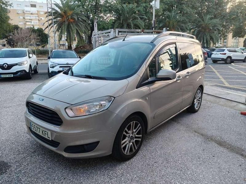 Usado Ford Tourneo Courier Trend 102 CV (75 kW) 2017 Beige Monovolumen