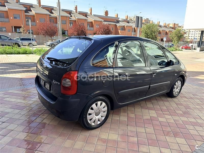 Usado Citroën Xsara Picasso Exclusive 110 CV (80 kW) 2006 Gris / plata Monovolumen