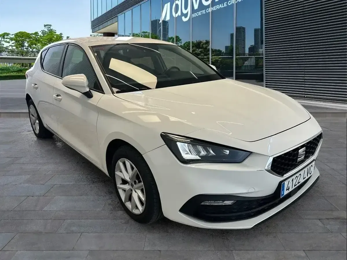 Usado Seat Leon Style 116 CV (85 kW) 2021 Blanco Utilitario