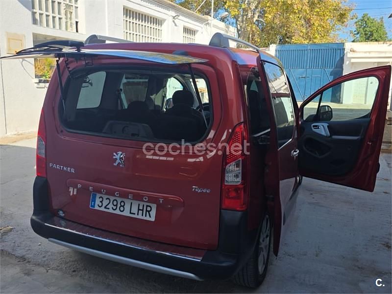 Usado Peugeot Partner Tepee Premium 110 CV (80 kW) 2009 Granate Monovolumen