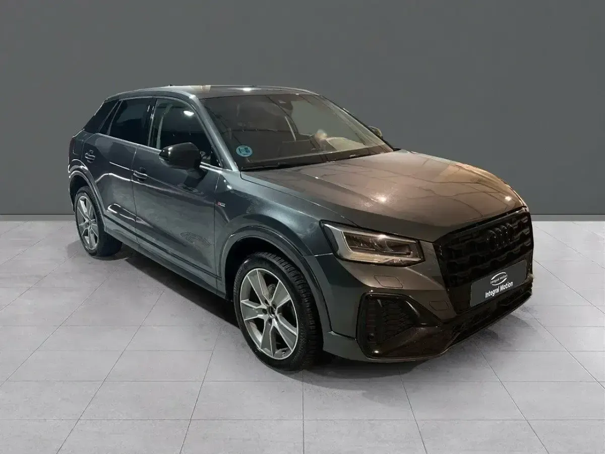 Usado Audi Q2 Premium 116 CV (85 kW) 2023 Gris SUV