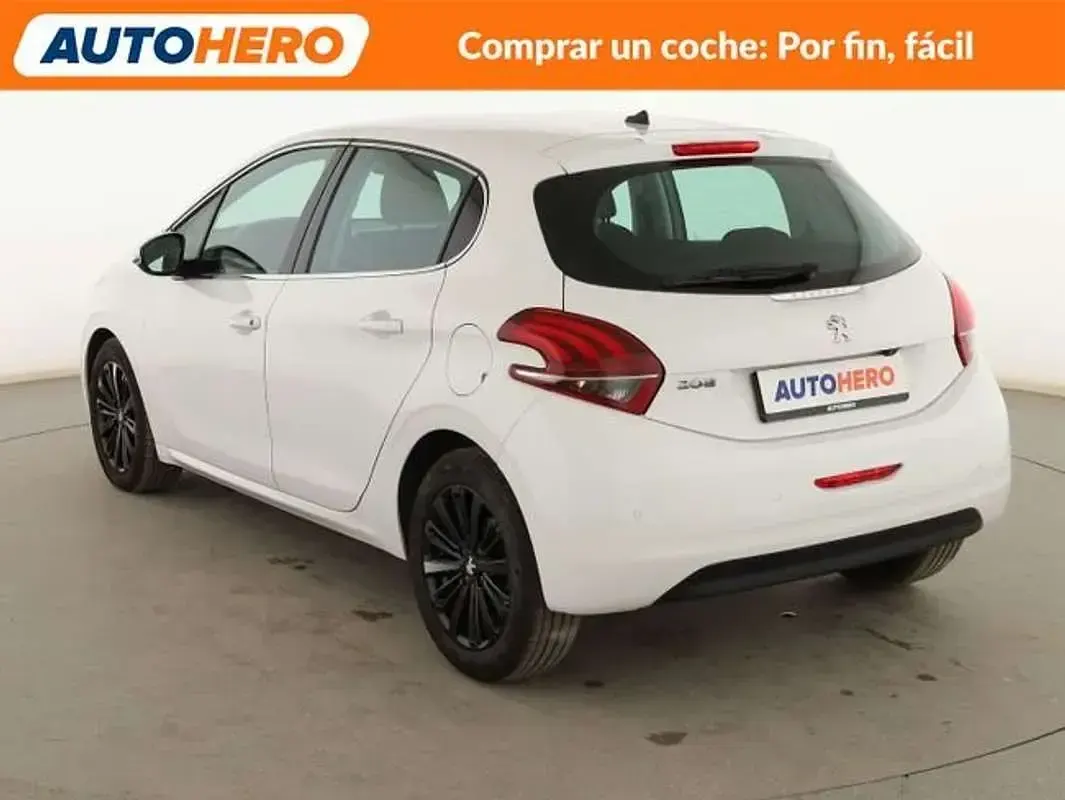 Usado Peugeot 208 Allure 99 CV (72 kW) 2018 Blanco Utilitario