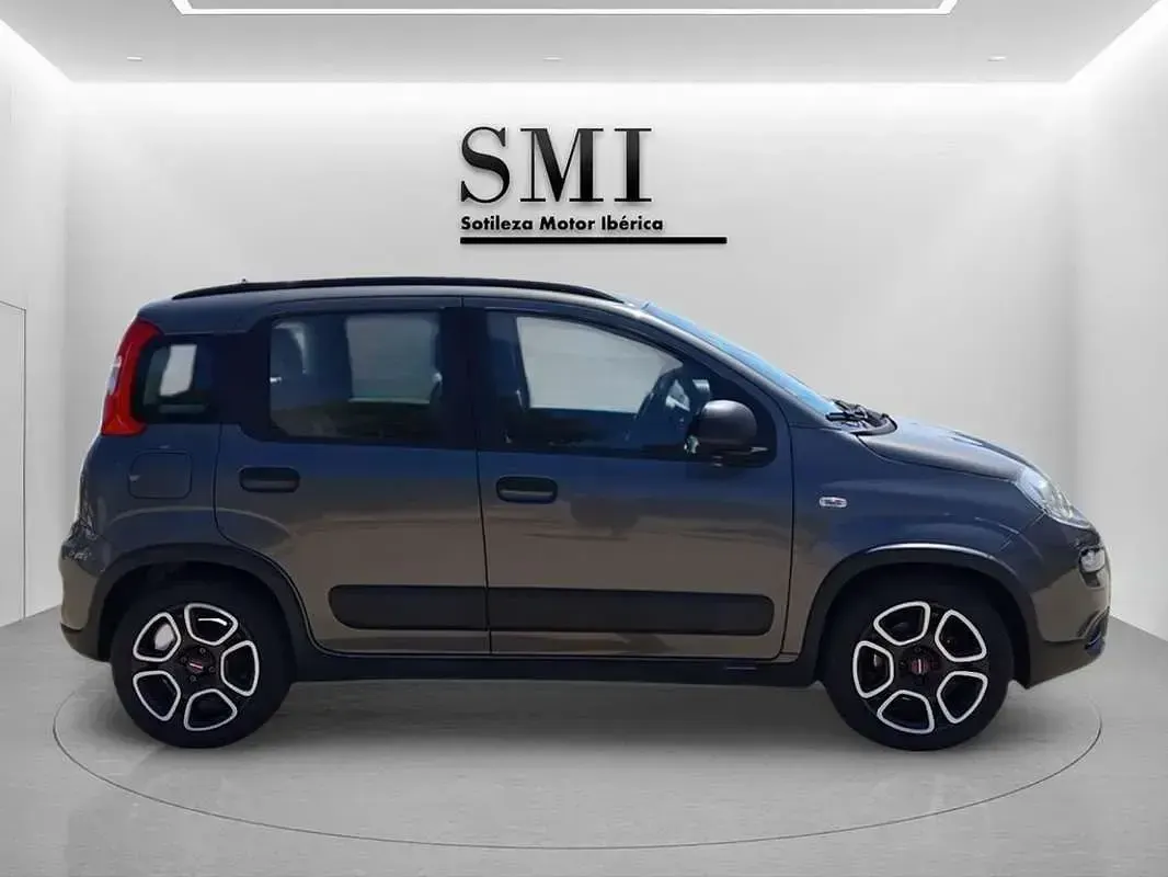 Usado Fiat Panda 69 CV (50 kW) 2022 Gris Utilitario