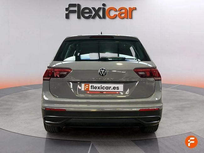 Usado VW Tiguan Life 150 CV (110 kW) 2021 Gris SUV