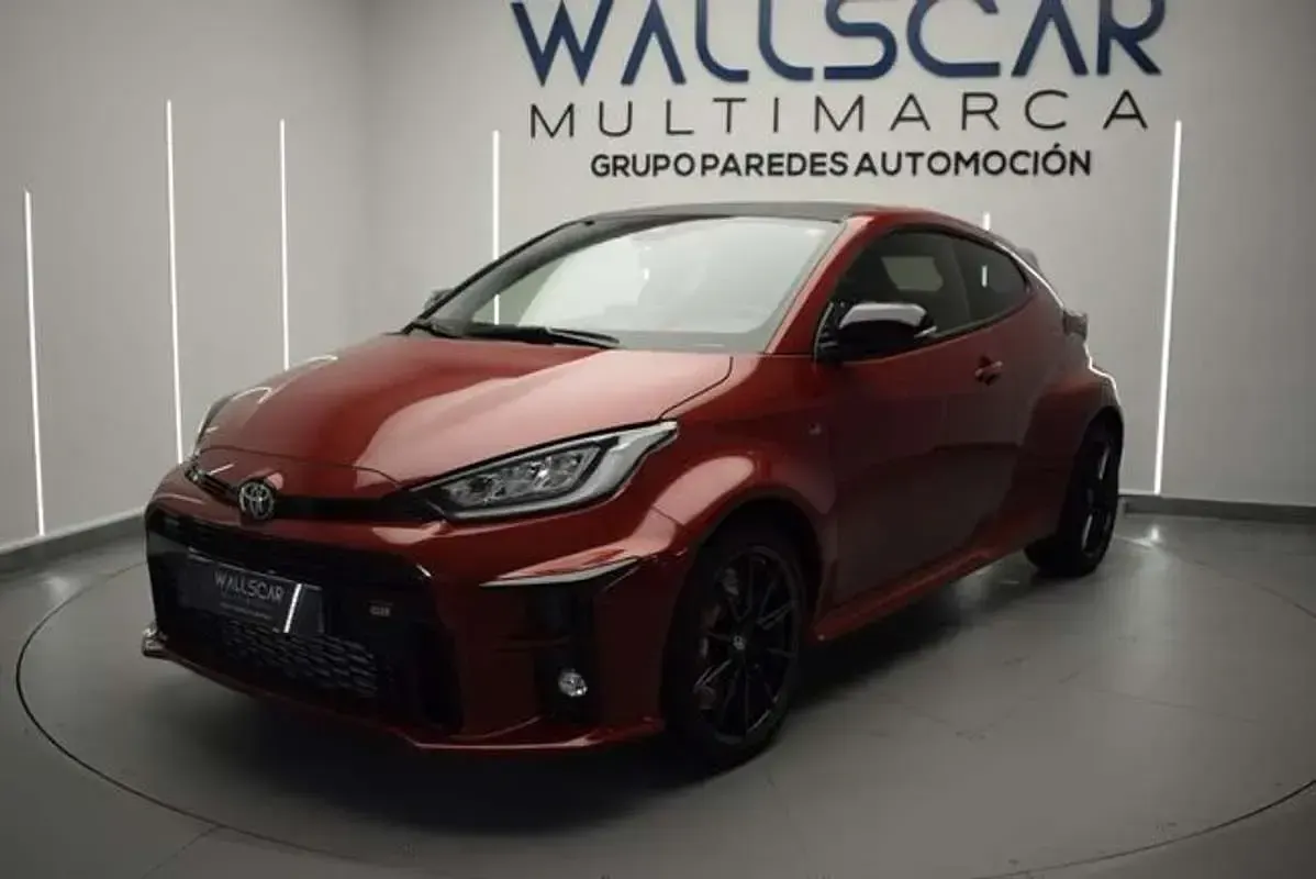 Usado Toyota Yaris 261 CV (191 kW) 2023 Rojo Utilitario