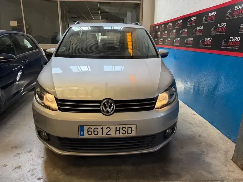 Usado VW Touran Edition 105 CV (77 kW) 2014 Gris / plata Monovolumen