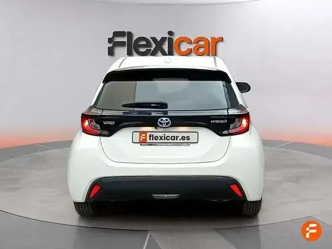 Usado Toyota Yaris Hybrid Business Edition 116 CV (85 kW) 2022 Azul