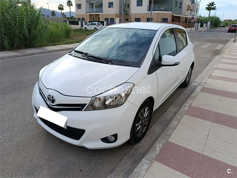 Blanco Usado 2014 Toyota Yaris Active Berlina | 13.000 € (Caro) - Imagen 1/4