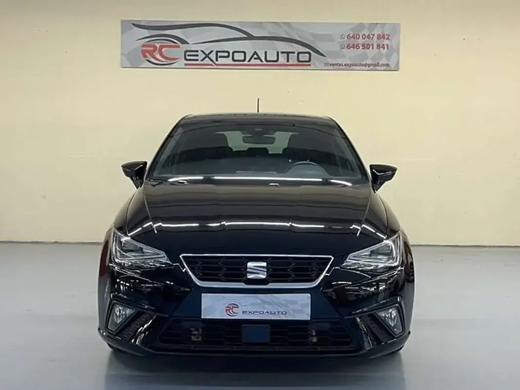 Usado Seat Ibiza FR 110 CV (80 kW) 2022 Negro Utilitario