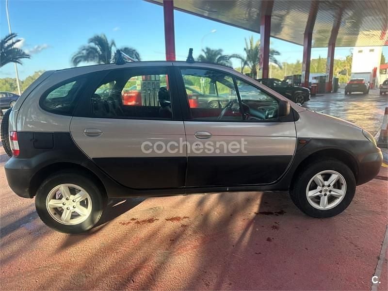 Usado Renault Scénic Privilege 120 CV (88 kW) 2003 Gris / plata Monovolumen