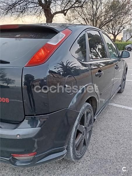 Usado Ford Focus Trend 115 CV (84 kW) 2007 Negro Berlina