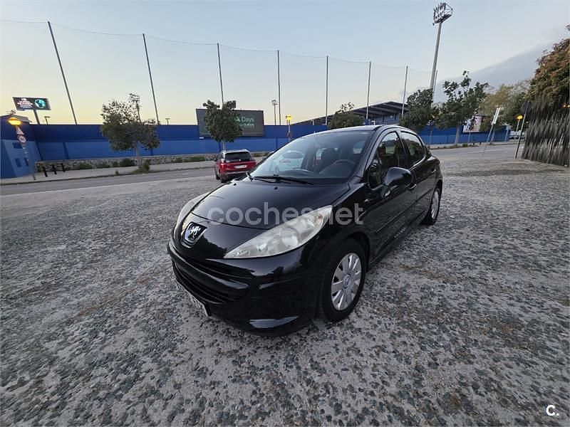 Usado Peugeot 207 90 CV (66 kW) 2006 Negro Berlina
