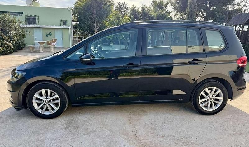 Usado VW Touran Advance 116 CV (85 kW) 2018 Negro Monovolumen