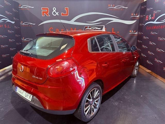 Usado Fiat Bravo Dynamic 120 CV (88 kW) 2008 Rojo Utilitario