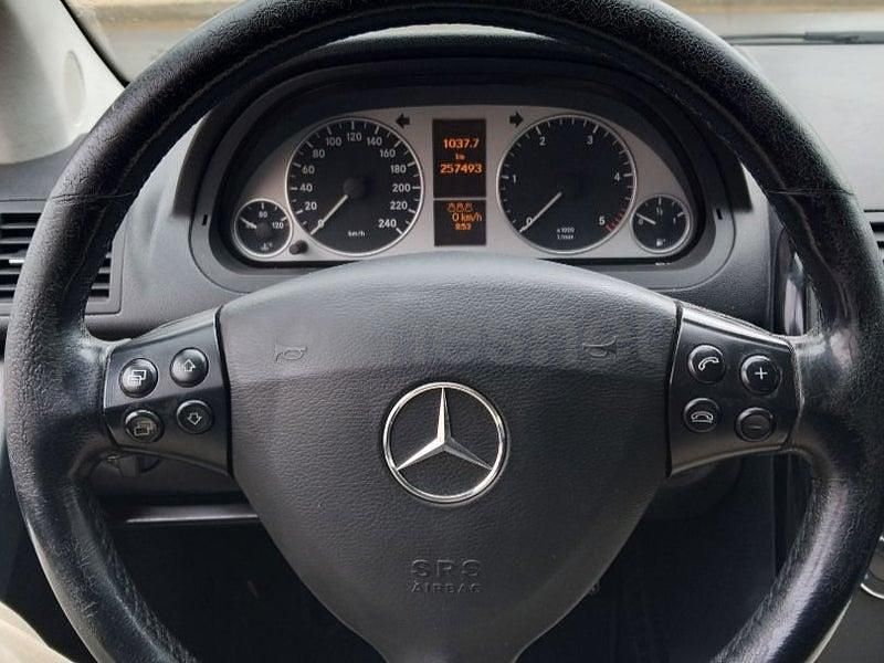 Usado Mercedes A180 Elegance 109 CV (80 kW) 2007 Granate Berlina