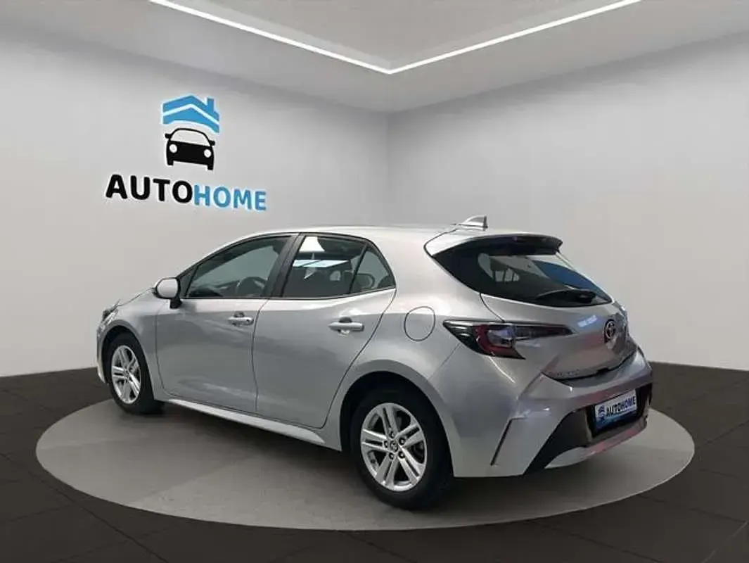 Usado Toyota Corolla Active 122 CV (89 kW) 2021 Gris Berlina
