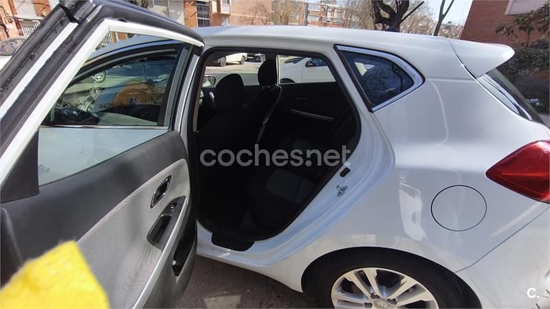 Usado Kia Ceed GT 128 CV (94 kW) 2014 Blanco Berlina
