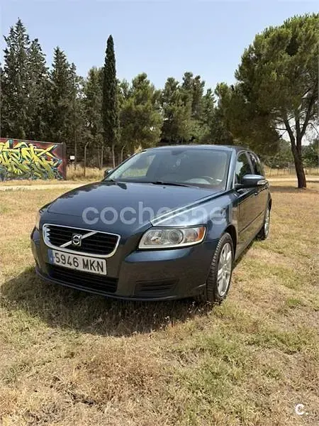 Usado Volvo V50 Momentum 136 CV (100 kW) 2009 Azul Familiar