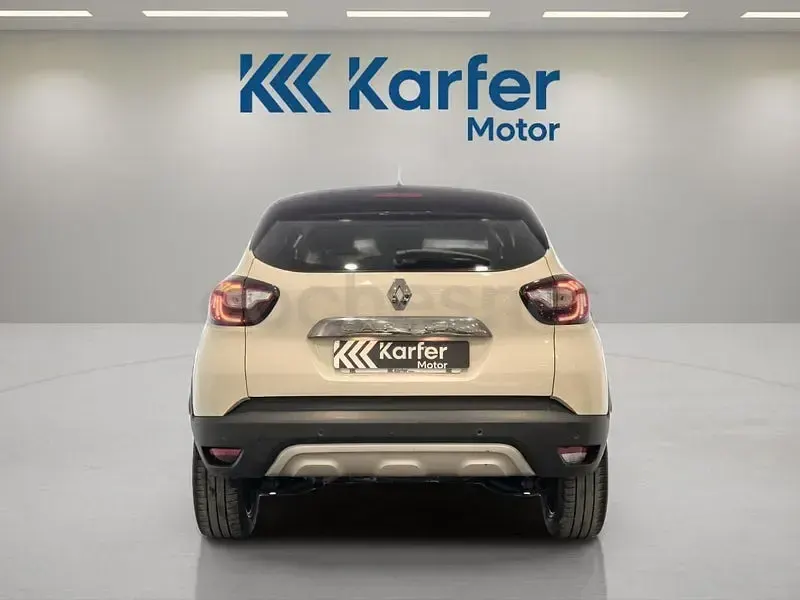 Usado Renault Captur Zen 90 CV (66 kW) 2018 Beige SUV