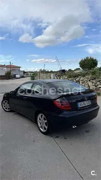 Usado Mercedes C220 143 CV (105 kW) 2001 Negro Berlina