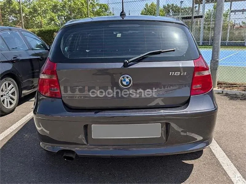 Usado BMW 118 Efficient Dynamics 122 CV (89 kW) 2008 Gris / plata Utilitario