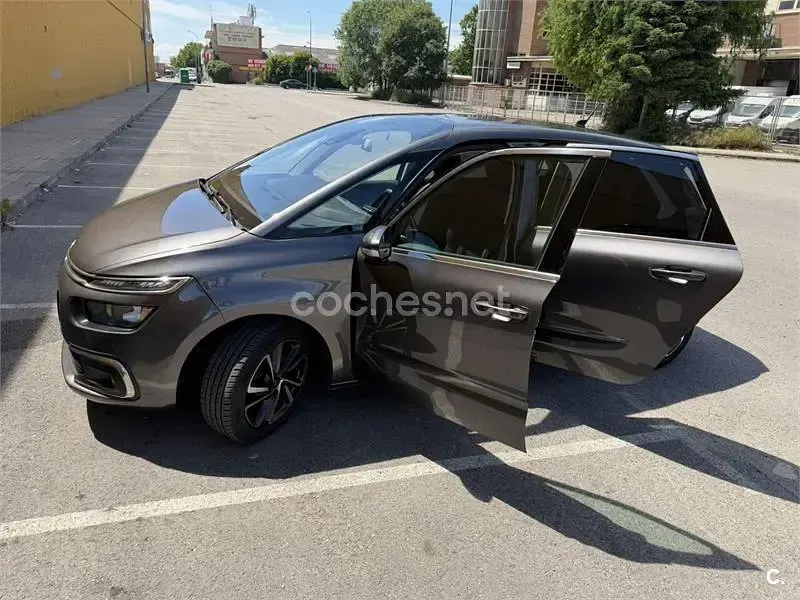 Usado Citroën C4 SpaceTourer Feel 130 CV (95 kW) 2018 Gris / plata Monovolumen