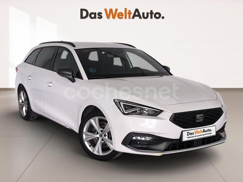 Usado Seat Leon FR 150 CV (110 kW) 2021 Blanco Familiar