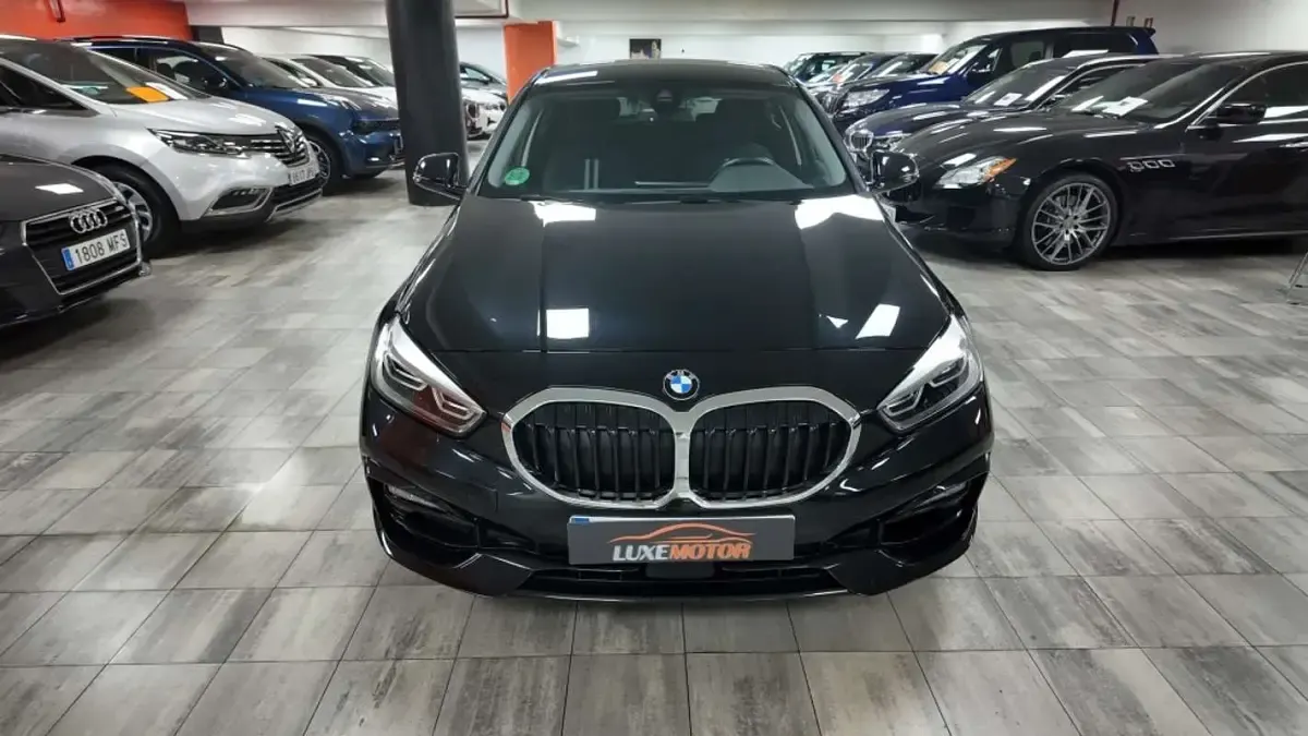 Usado BMW 120 Sport Line 170 CV (125 kW) 2024 Negro Utilitario