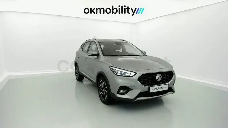 Usado MG ZS Luxury 111 CV (81 kW) 2024 Gris / plata SUV