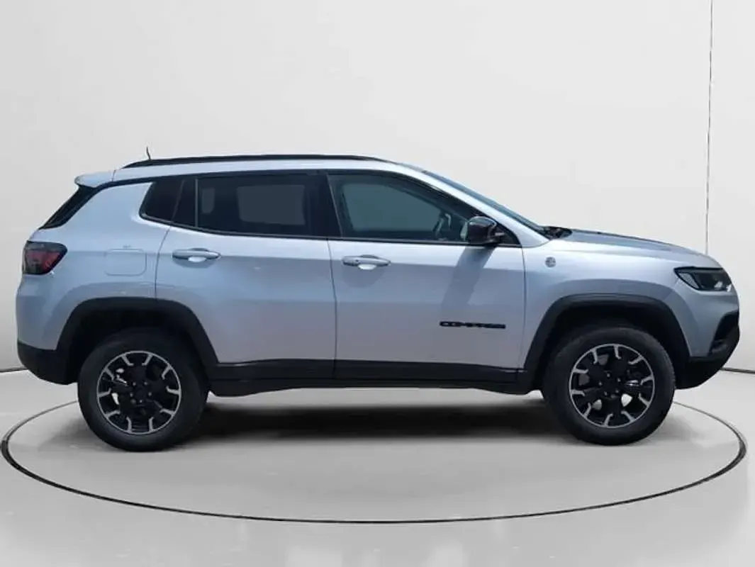 Usado Jeep Compass Trailhawk 241 CV (177 kW) 2022 Gris SUV