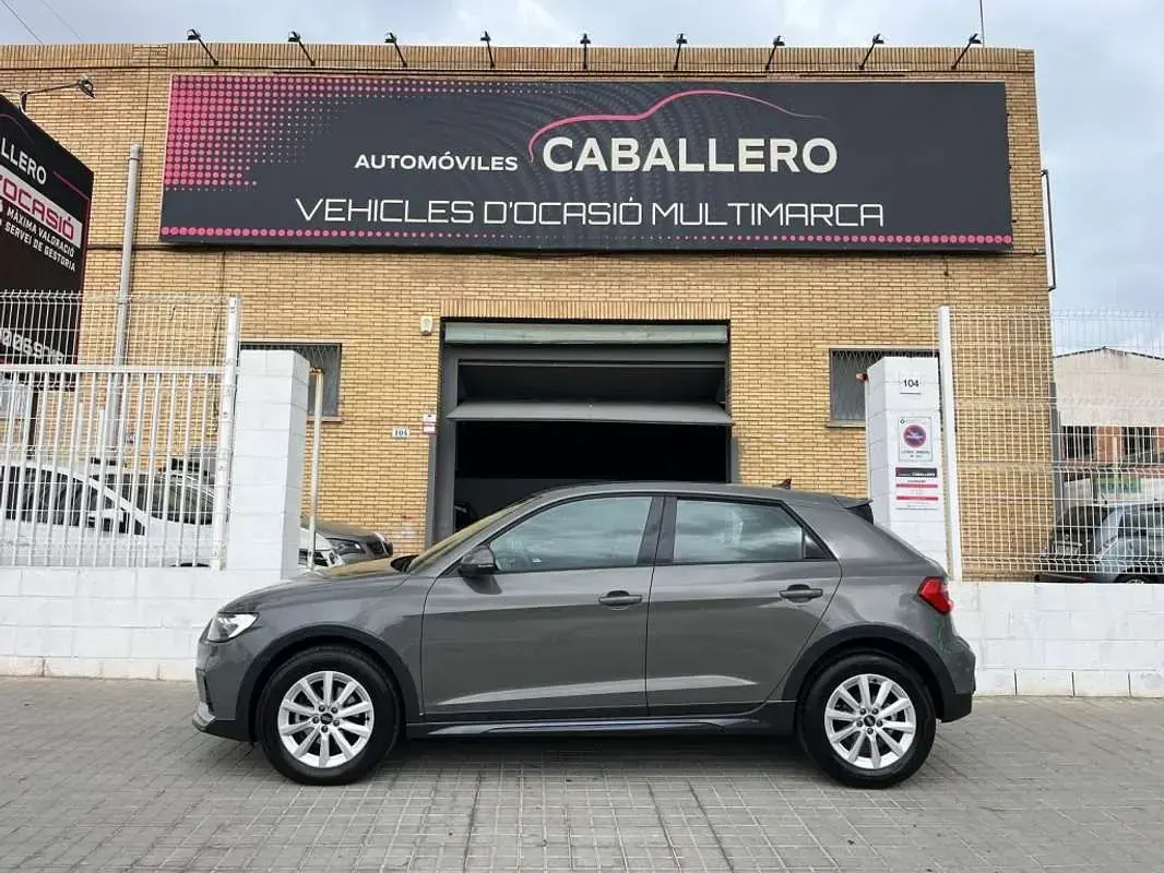 Usado Audi A1 Sportback 110 CV (80 kW) 2022 Gris Utilitario