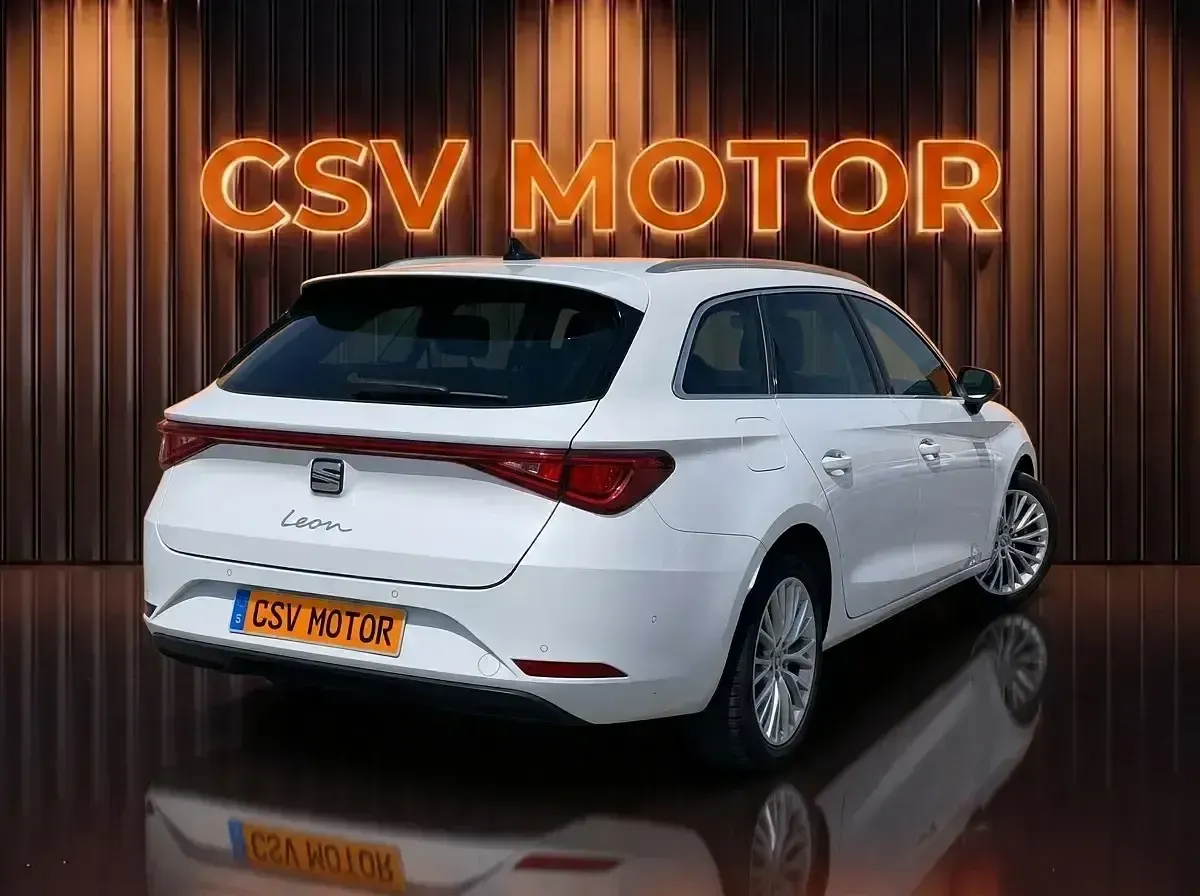 Usado Seat Leon XCELLENCE 205 CV (150 kW) 2021 Blanco Berlina